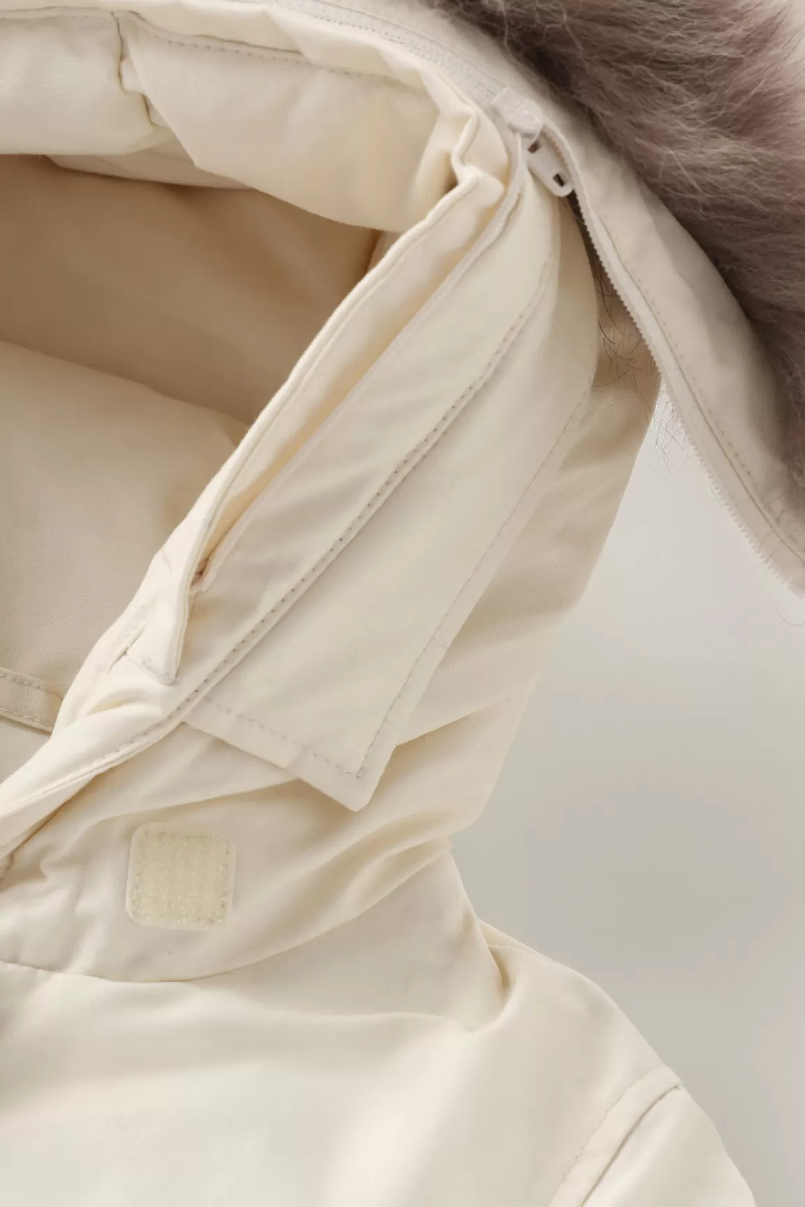 Woolrich Arctic Parka Voor Meisjes Met Afneembare Rand Van Namaakbont Milky Cream New