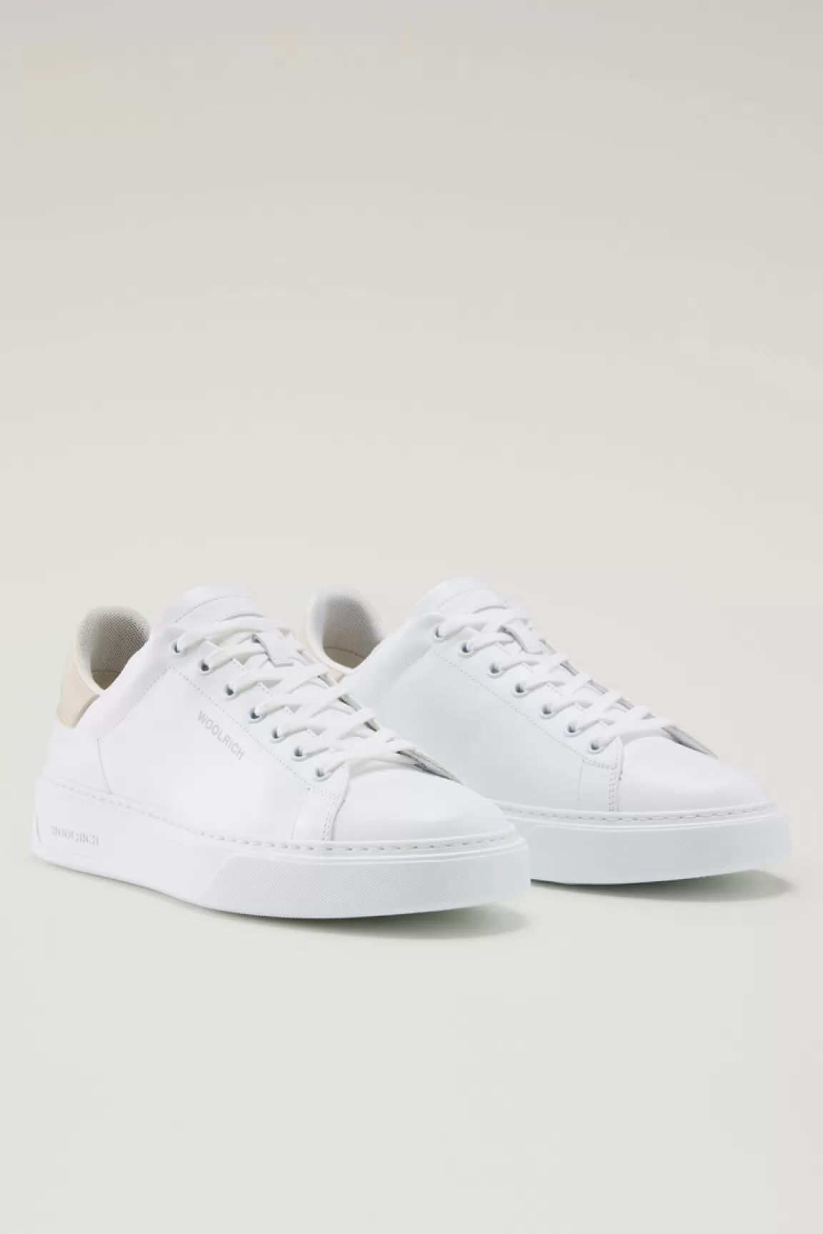 Woolrich Classic Court Sneakers Van Leer Met Contrasterende Patch White Beige Outlet