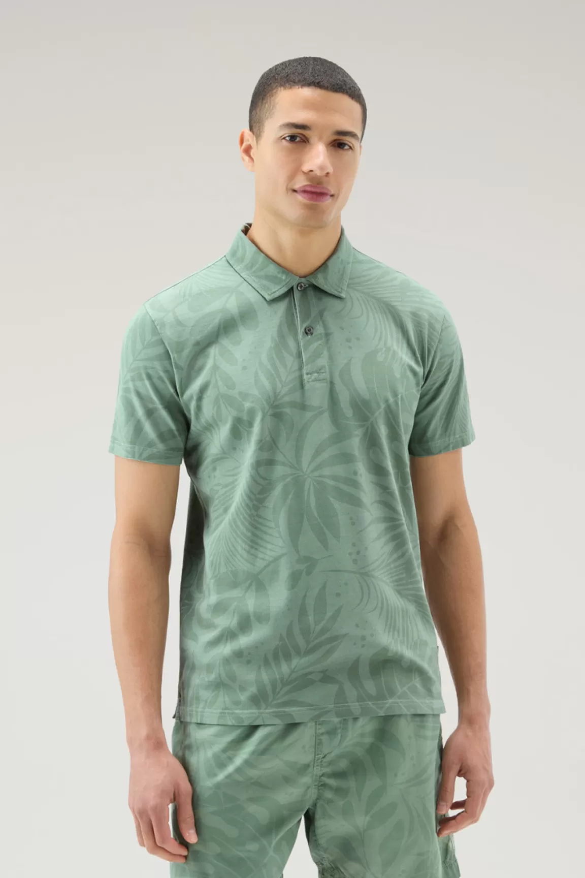 Woolrich Garment-dyed Poloshirt Van Stretchkatoen Met Tropische Print Sage Flower Best Sale