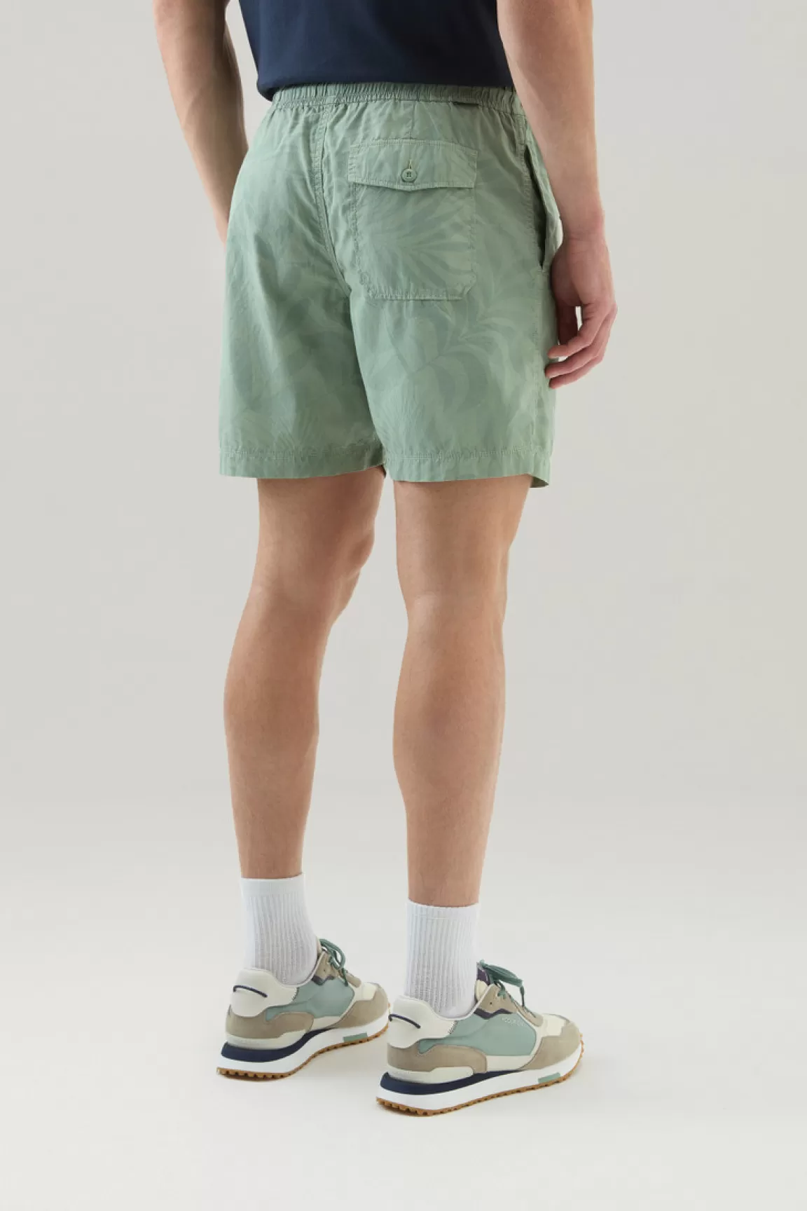 Woolrich Garment-dyed Short Van Zuiver Katoen Met Tropische Print Sage Flower Best