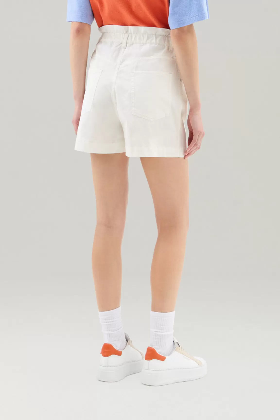 Woolrich Korte Broek Met Hoge Taille Van Elastische Katoenen Keperstof Plaster White Store