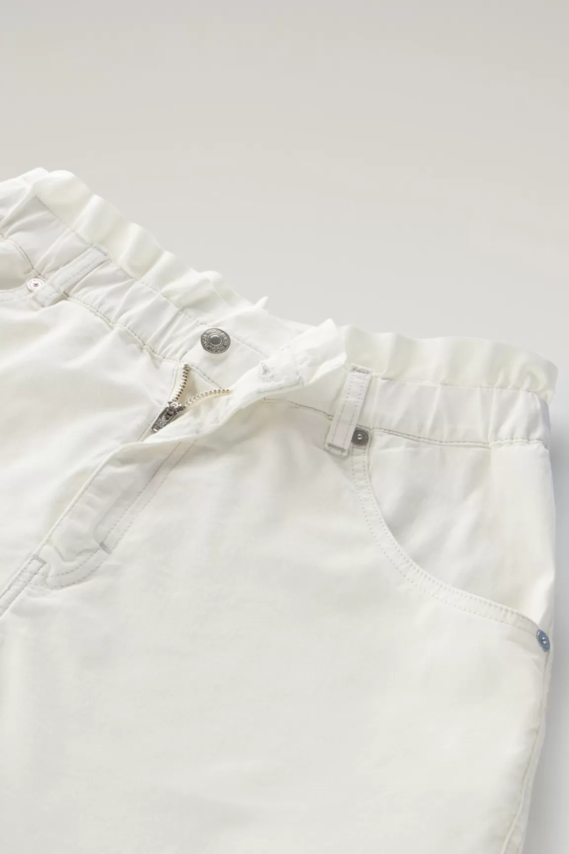 Woolrich Korte Broek Met Hoge Taille Van Elastische Katoenen Keperstof Plaster White Store