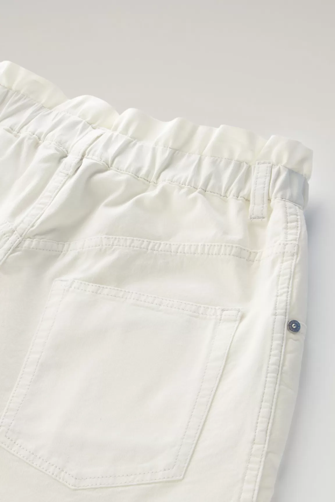 Woolrich Korte Broek Met Hoge Taille Van Elastische Katoenen Keperstof Plaster White Store