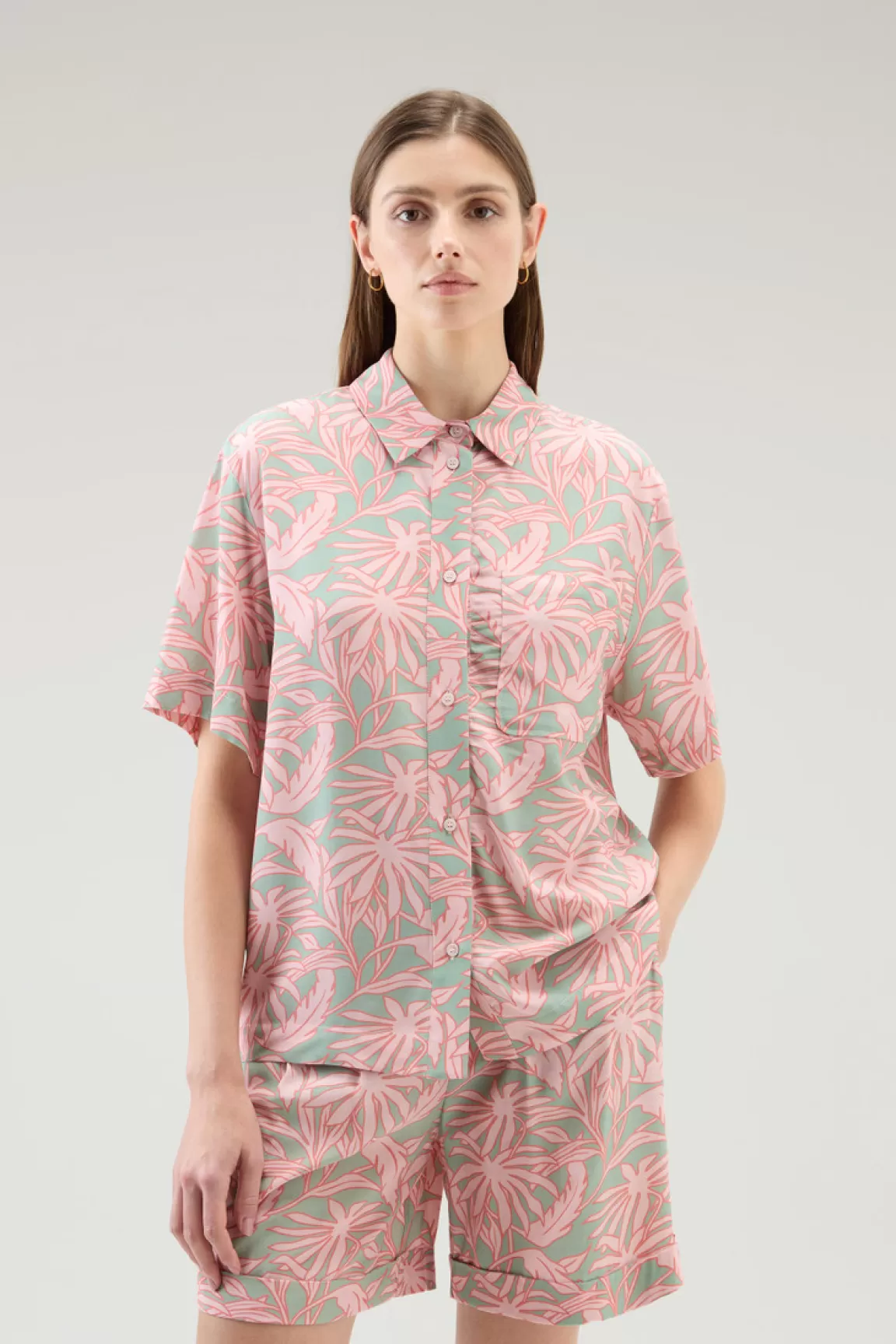 Woolrich Overhemd Met Tropische Print Coral Sand Flower Shop