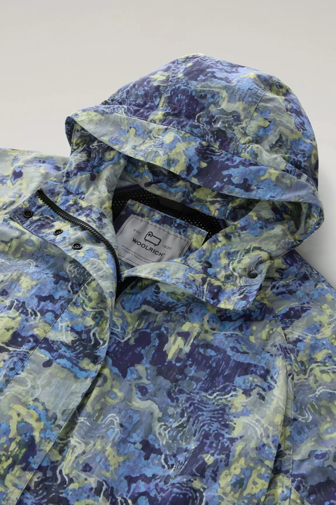 Woolrich Parka Met Capuchon Van Bedrukte CORDURA Stof Blue Camo Trail Map Store
