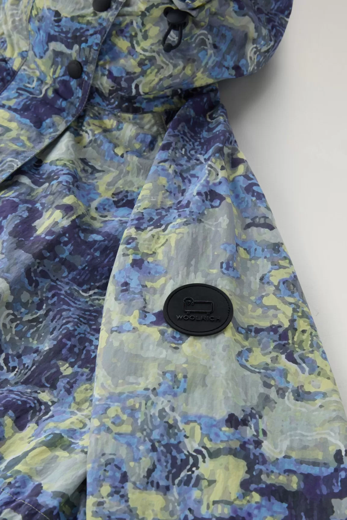 Woolrich Parka Met Capuchon Van Bedrukte CORDURA Stof Blue Camo Trail Map Store
