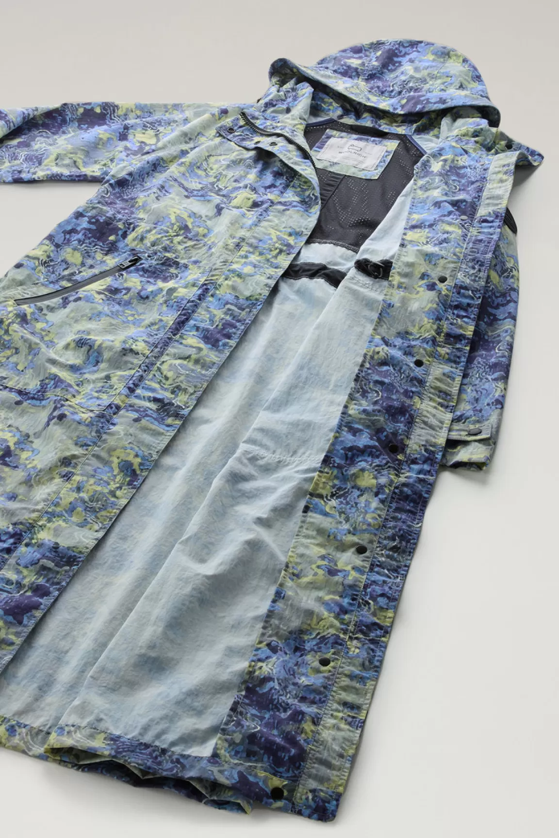 Woolrich Parka Met Capuchon Van Bedrukte CORDURA Stof Blue Camo Trail Map Store
