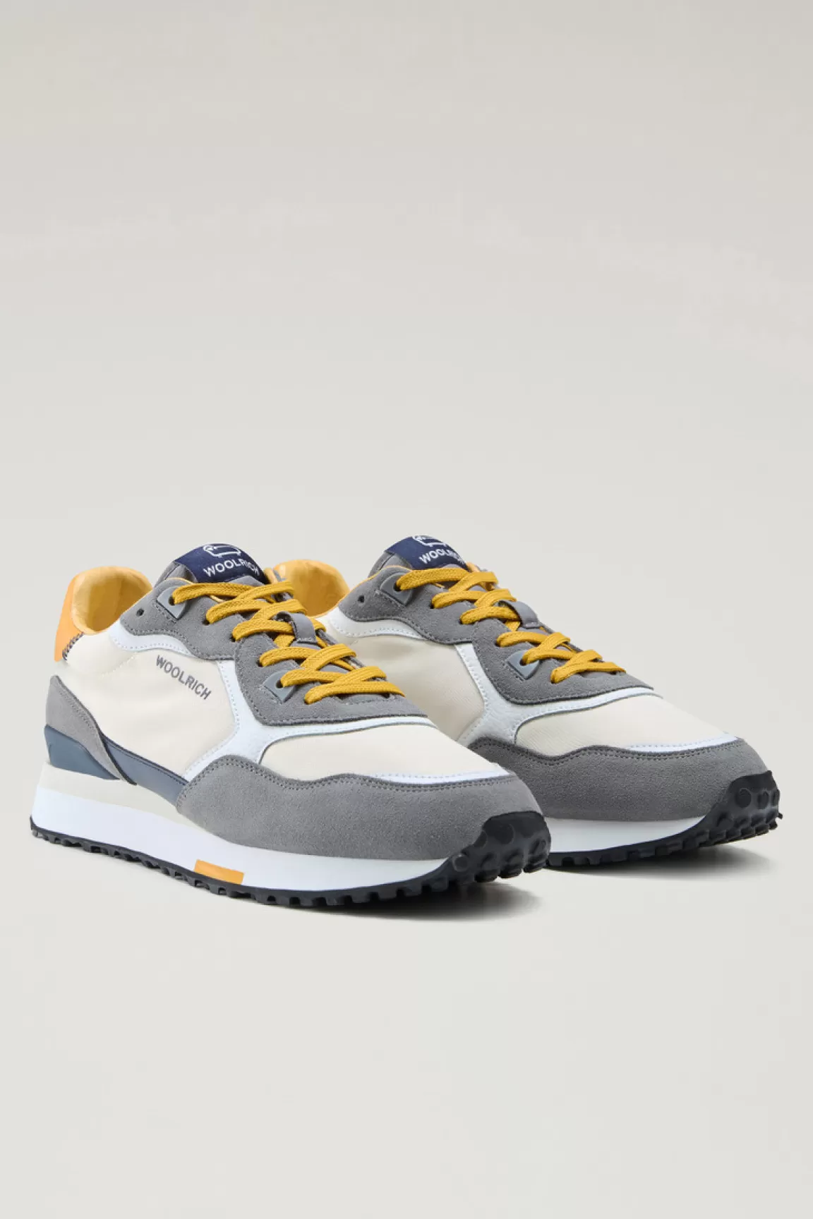 Woolrich Retro Leren Sneakers Met Nylon Details Grey Beige Outlet