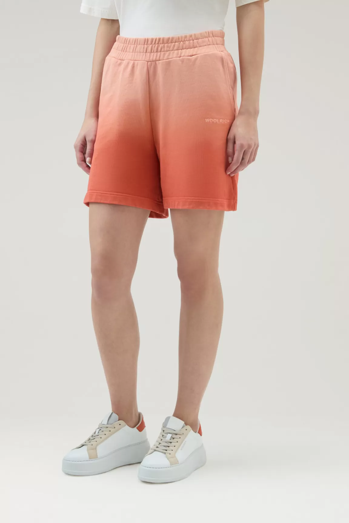 Woolrich Short Van Garment-dyed Badstofkatoen Met Kleurtinten Coral Sand Flash Sale