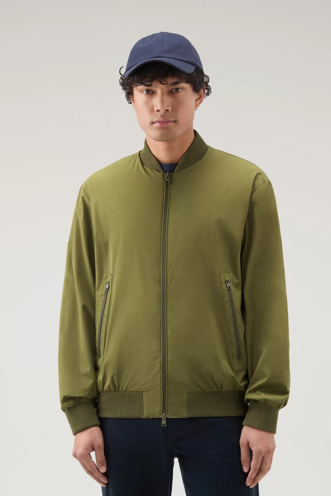 Woolrich Stretch Nylon Bomberjack Met Matte Afwerking Lake Olive New