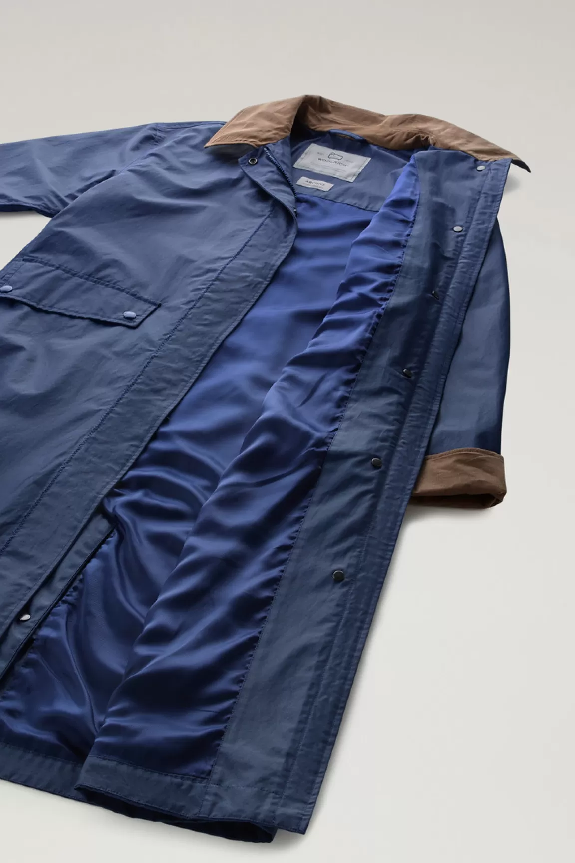 Woolrich Waxed Trenchcoat Van Een Mix Van Katoen En Nylon Met Puntkraag Twilight Blue Clearance