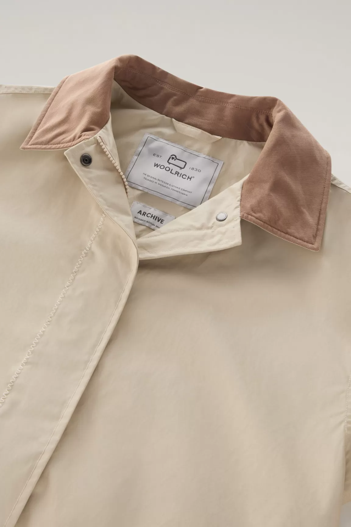 Woolrich Waxed Trenchcoat Van Een Mix Van Katoen En Nylon Met Puntkraag Light Oak Clearance