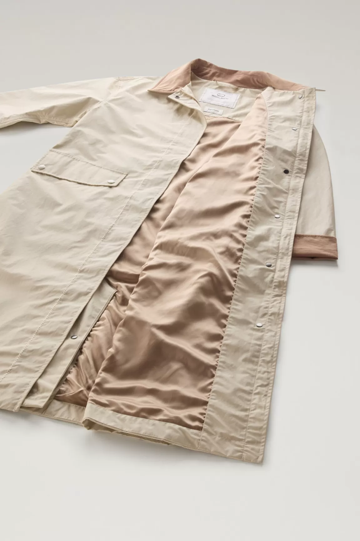 Woolrich Waxed Trenchcoat Van Een Mix Van Katoen En Nylon Met Puntkraag Light Oak Clearance