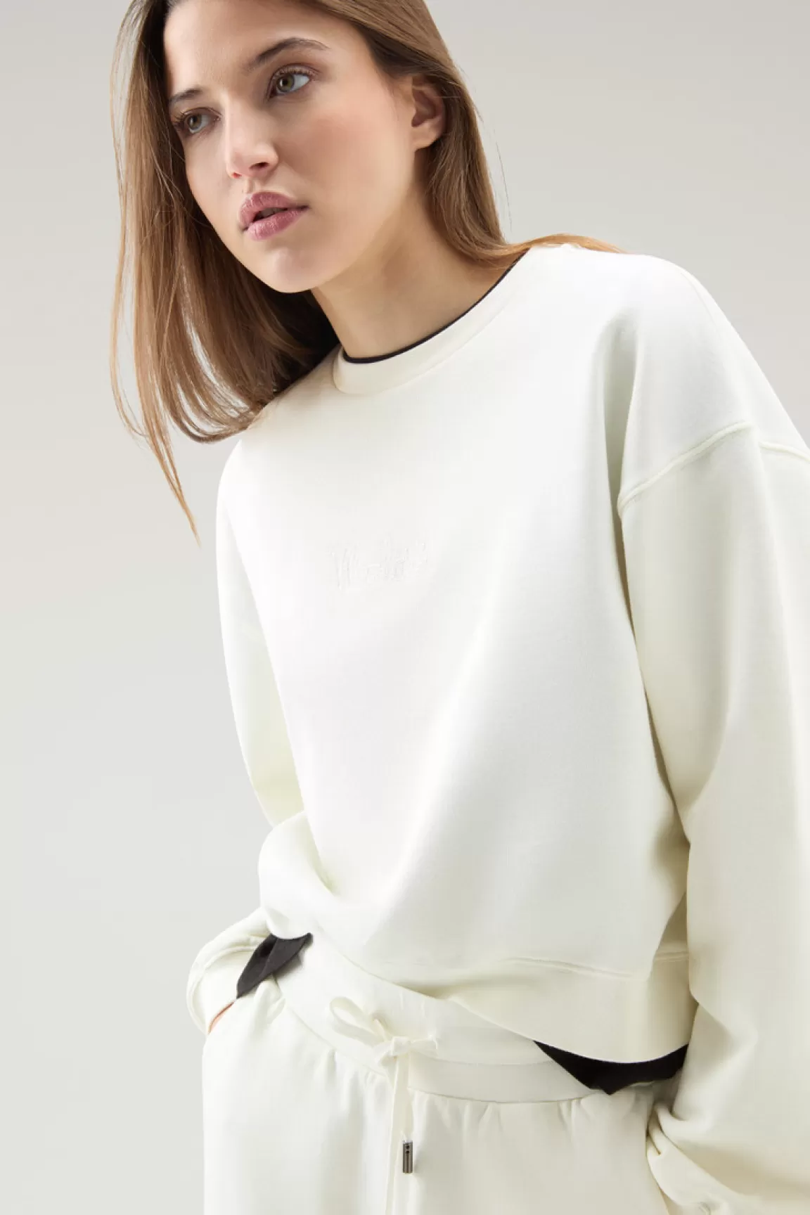 Woolrich Zuivere Katoenen Sweater Met Ronde Hals En Geborduurd Logo Plaster White Hot